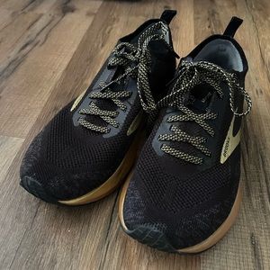 Brooks Levitate 4 Road Running Shoe in Black and Gold